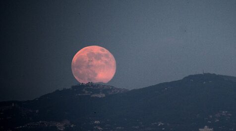 Lua de morango eclipse