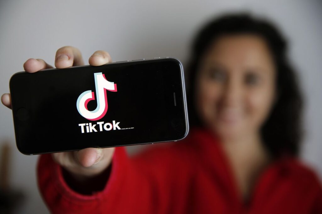 Como ganhar dinheiro no tiktok assistindo vídeos 