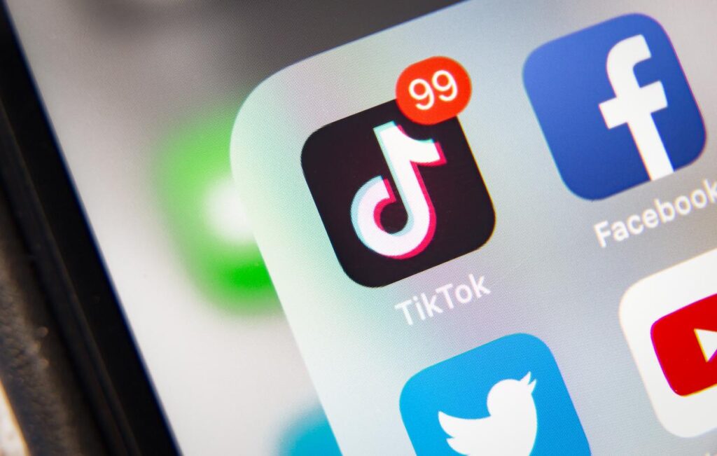 Tiktok paga 80 reais para novos usuários que baixarem e ativarem código que dá ao novo cliente do tiktok a oportunidade de ganhar 80 reais ao entrar durante 7 